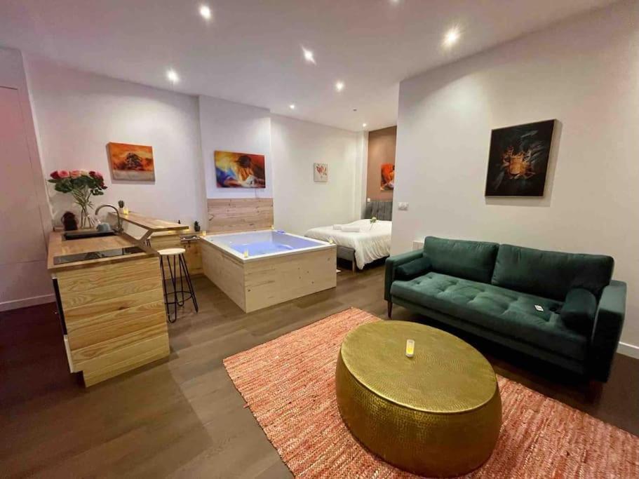 Colline, La Suite Cinema Spa Privee Nancy Extérieur photo